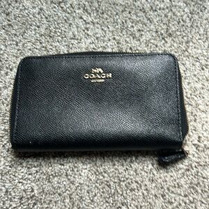Coach zippy wallet